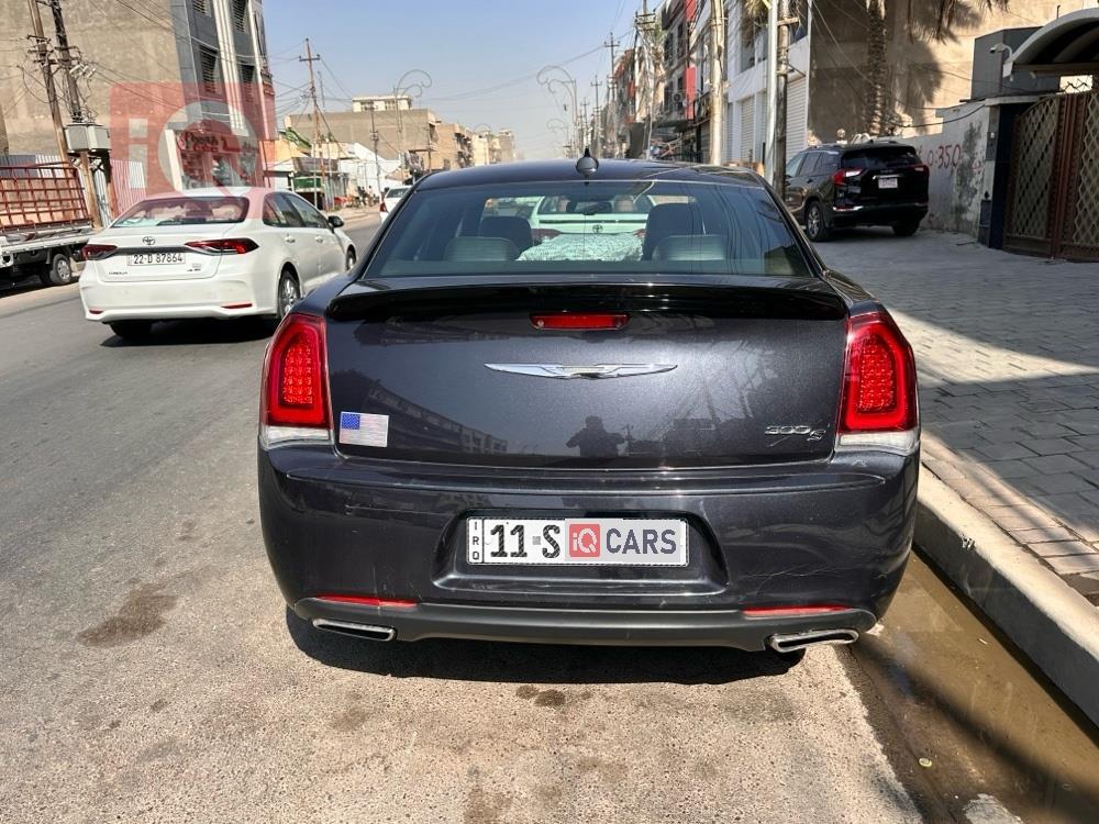 کرایسلەر 300